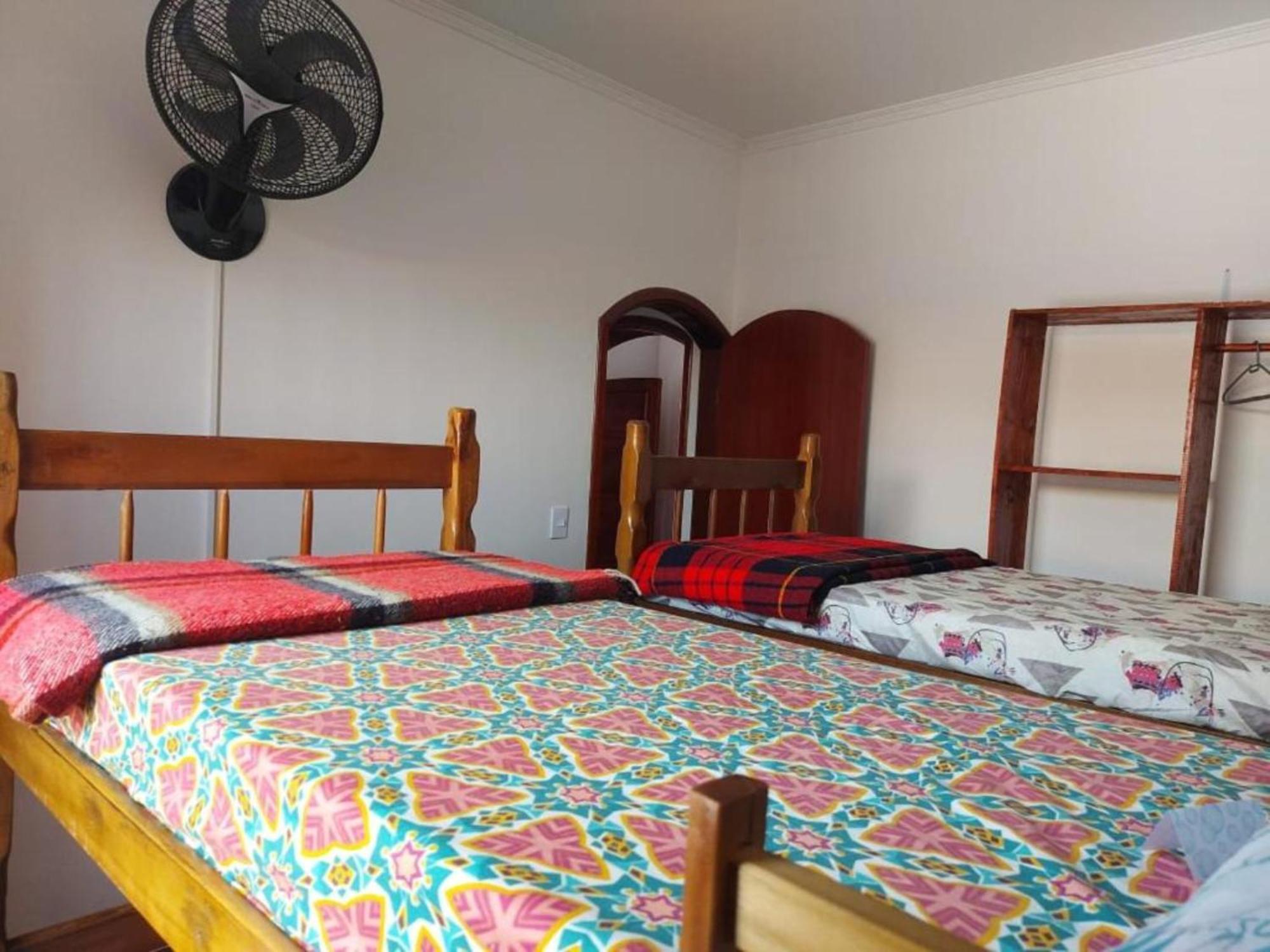 Casa Rosa de Peruíbe - Casa de Temporada 3 dormitórios, 10 hóspedes, piscina, wi-fi, netflix, 800 metros da praia Exterior foto